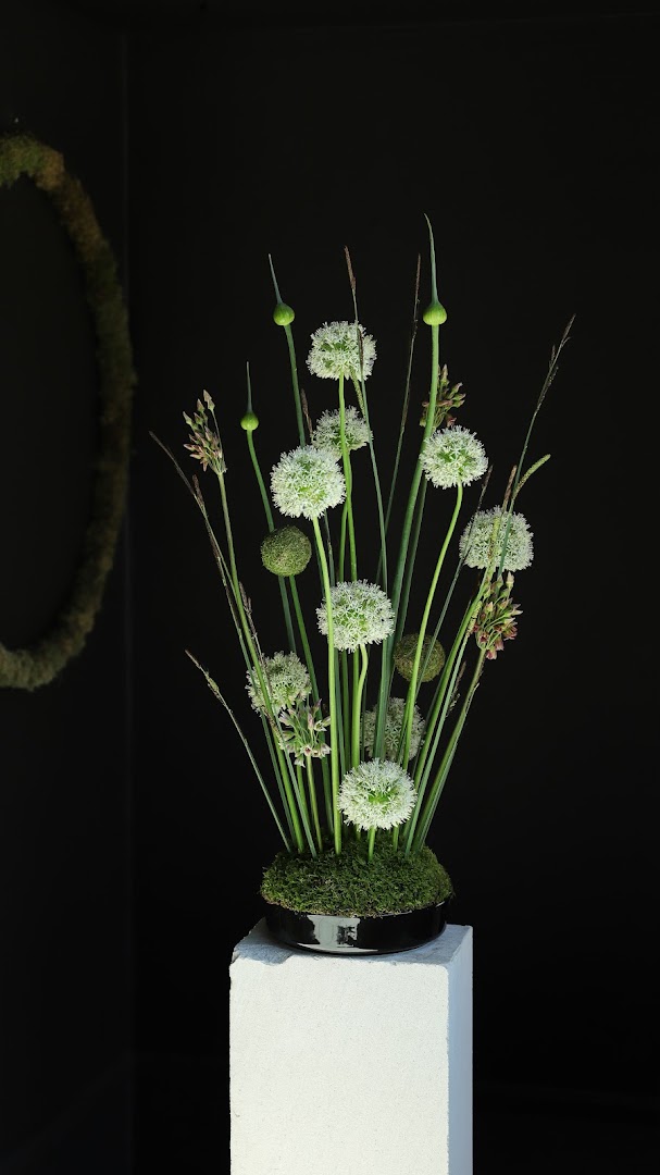AITeljee lillepood: professional floral arrangement product photo