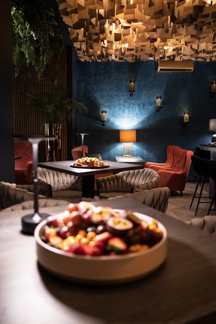 Como Wine Bar & Shop: high quality, atmospheric venue shot