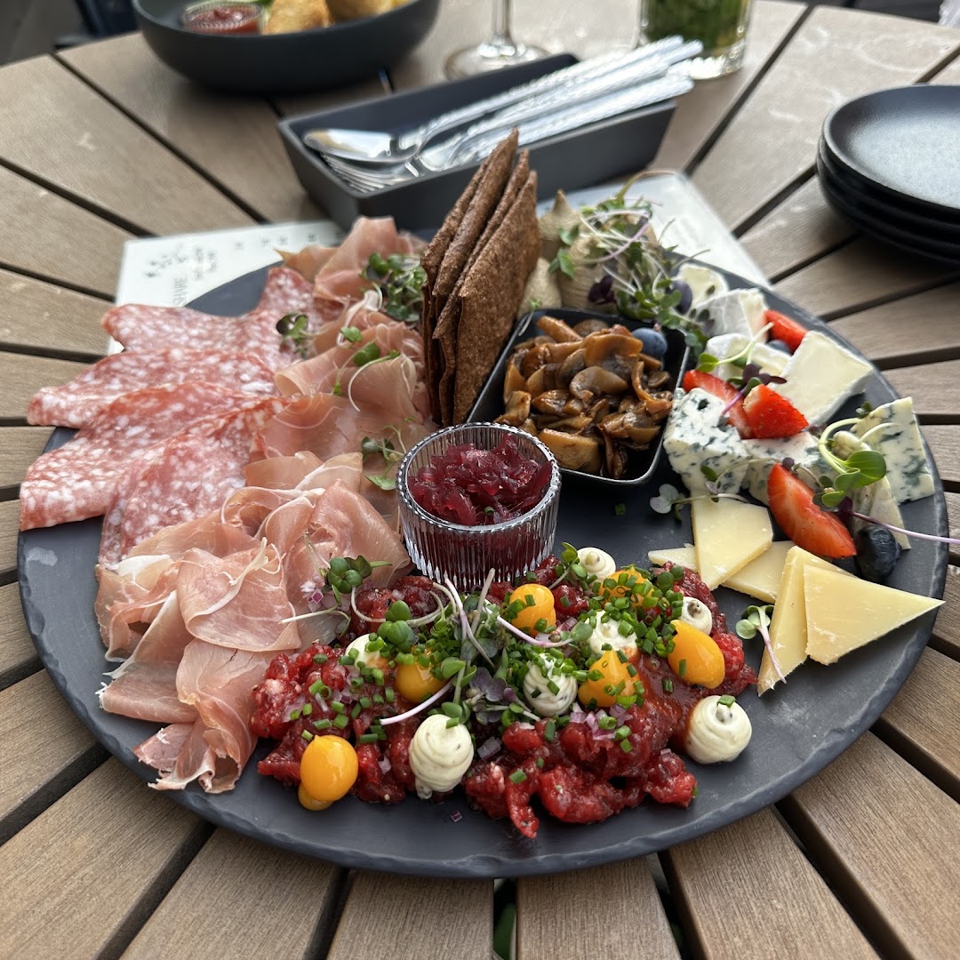 Como Wine Bar & Shop: appetizing, high-quality food photography