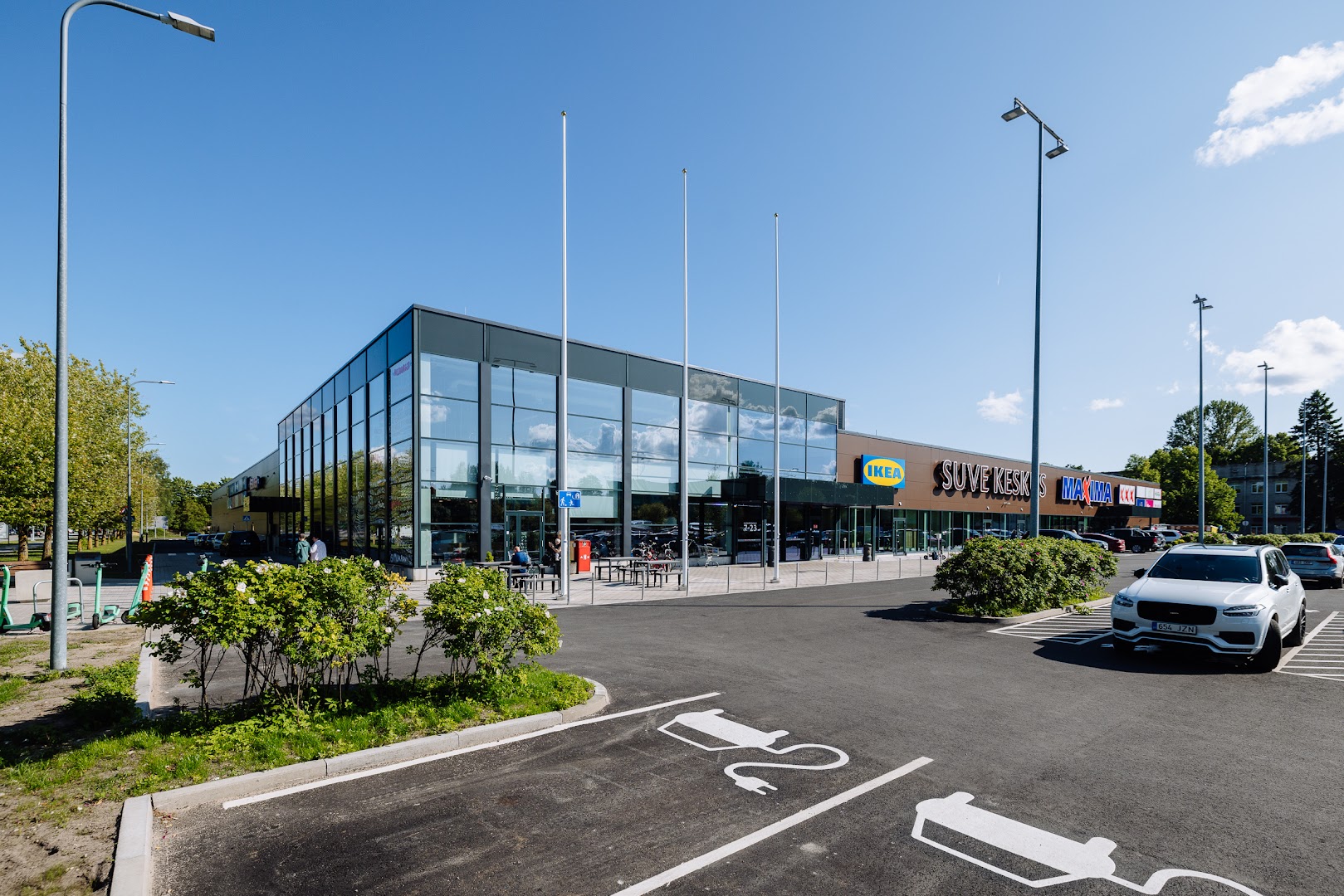 IKEA Pärnu väikepood: clear professional exterior shot