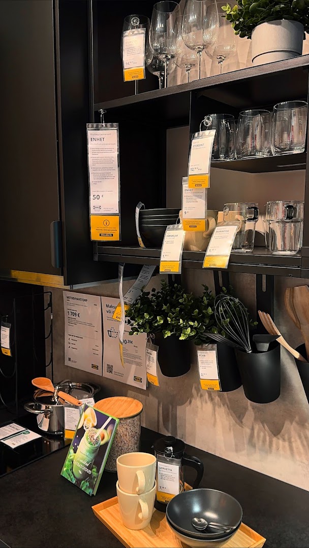 IKEA Pärnu väikepood: clear display of shop products