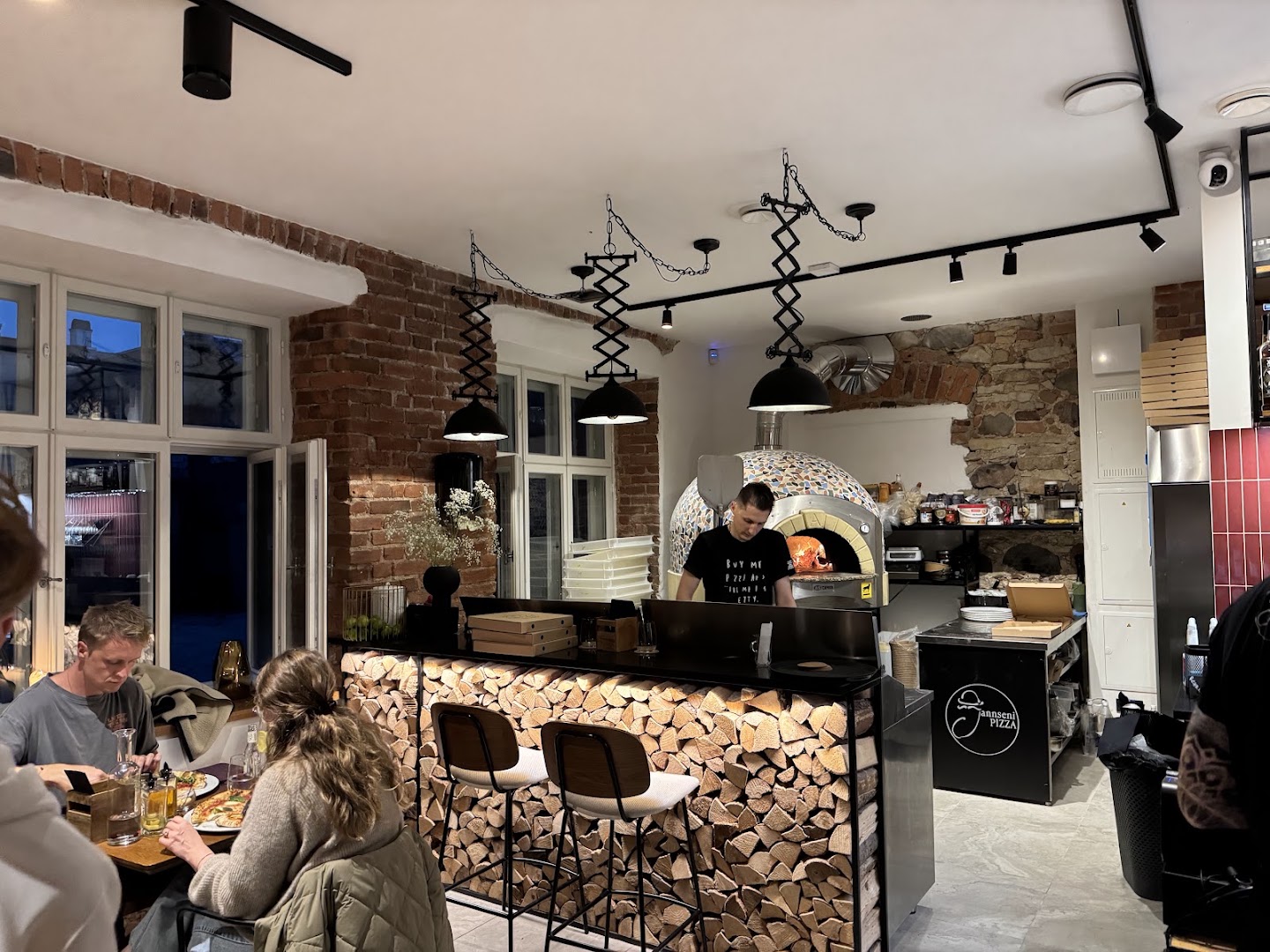 Jannseni Pizza: inviting atmosphere and professional quality