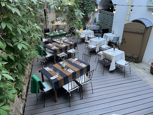 Kork: attractive and inviting terrace setting