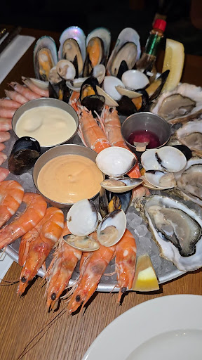 Nautilus Oyster Bar: appetizing high-quality seafood platter photo