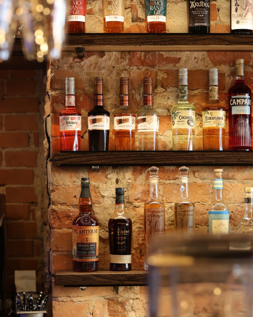 Chicote: high quality bar shelf photo