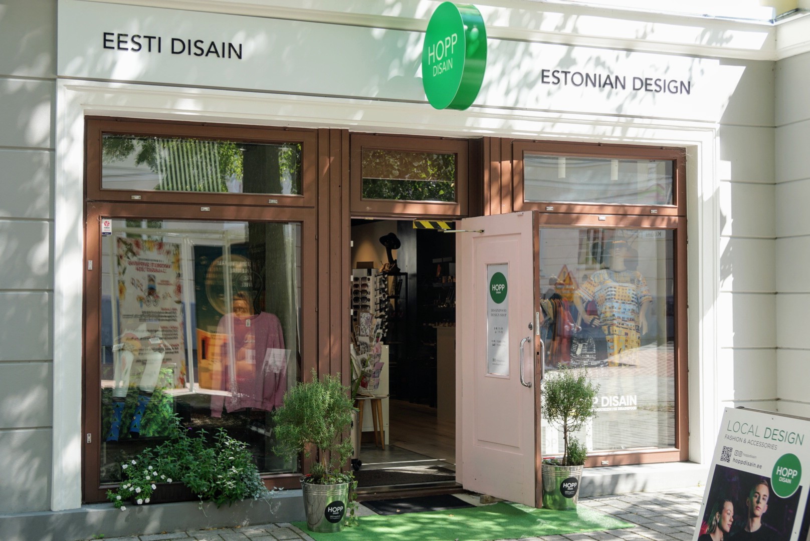HOPP Disain: clear storefront photo of shop