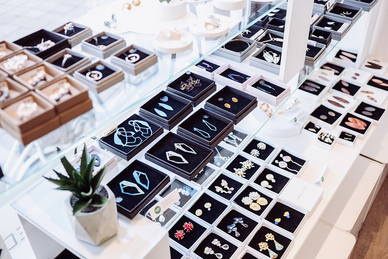 HOPP Disain: clear display of shop products