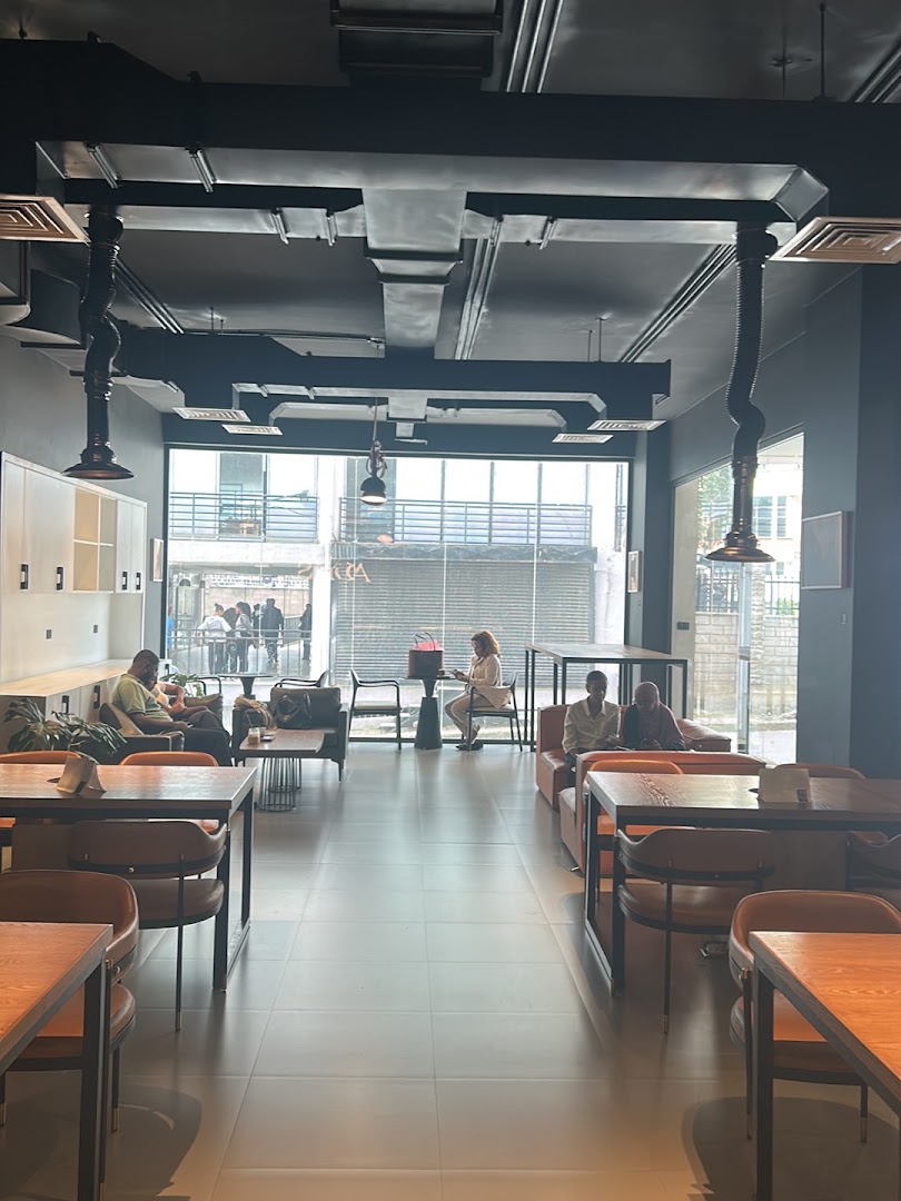 Adorsi Specialty Coffee: clear, professional interior shot