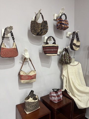 African Mosaique, National Palace: clear display of shop products