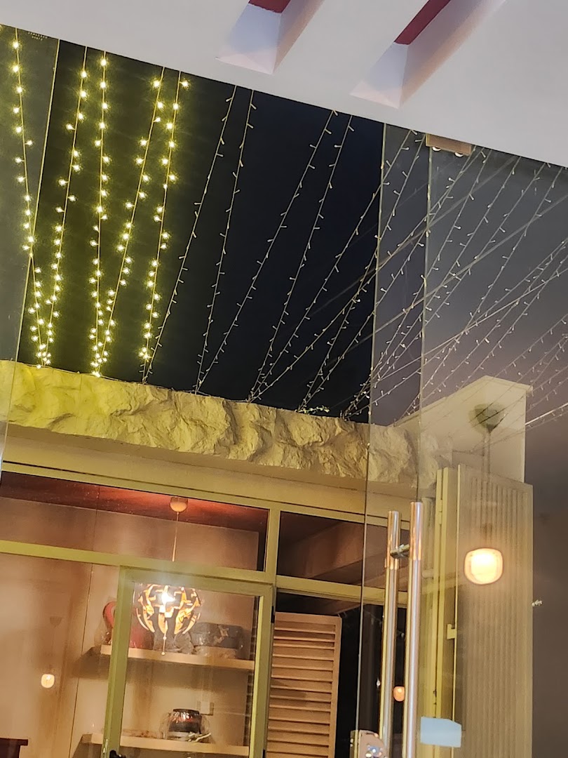 Hidar Coffee & Patisserie: inviting venue atmosphere