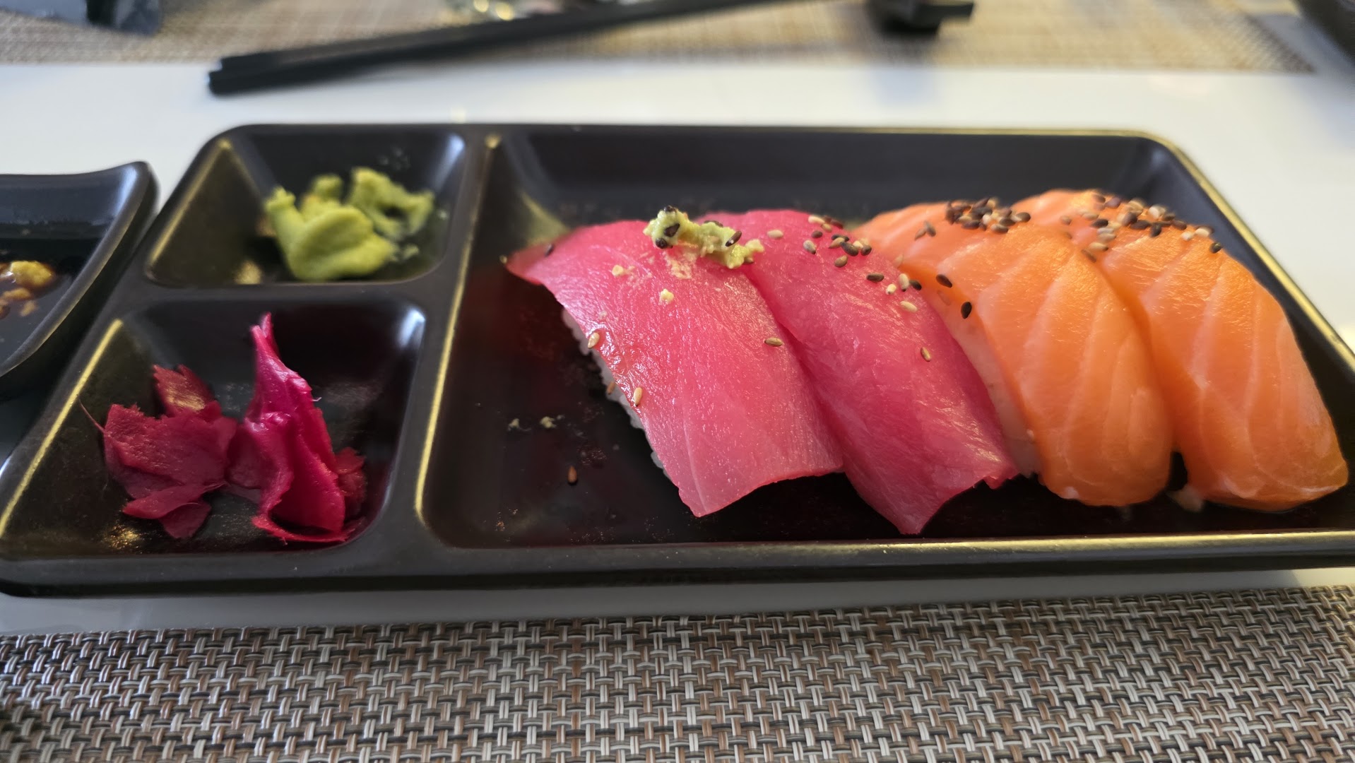 KAZ Sushi & Japanese Fusion: appetizing, high-quality sushi presentation