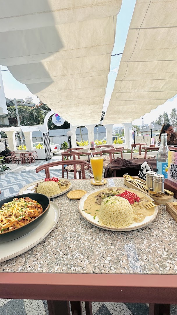 La Vie En Rose, Summit: appealing shot of brunch setting