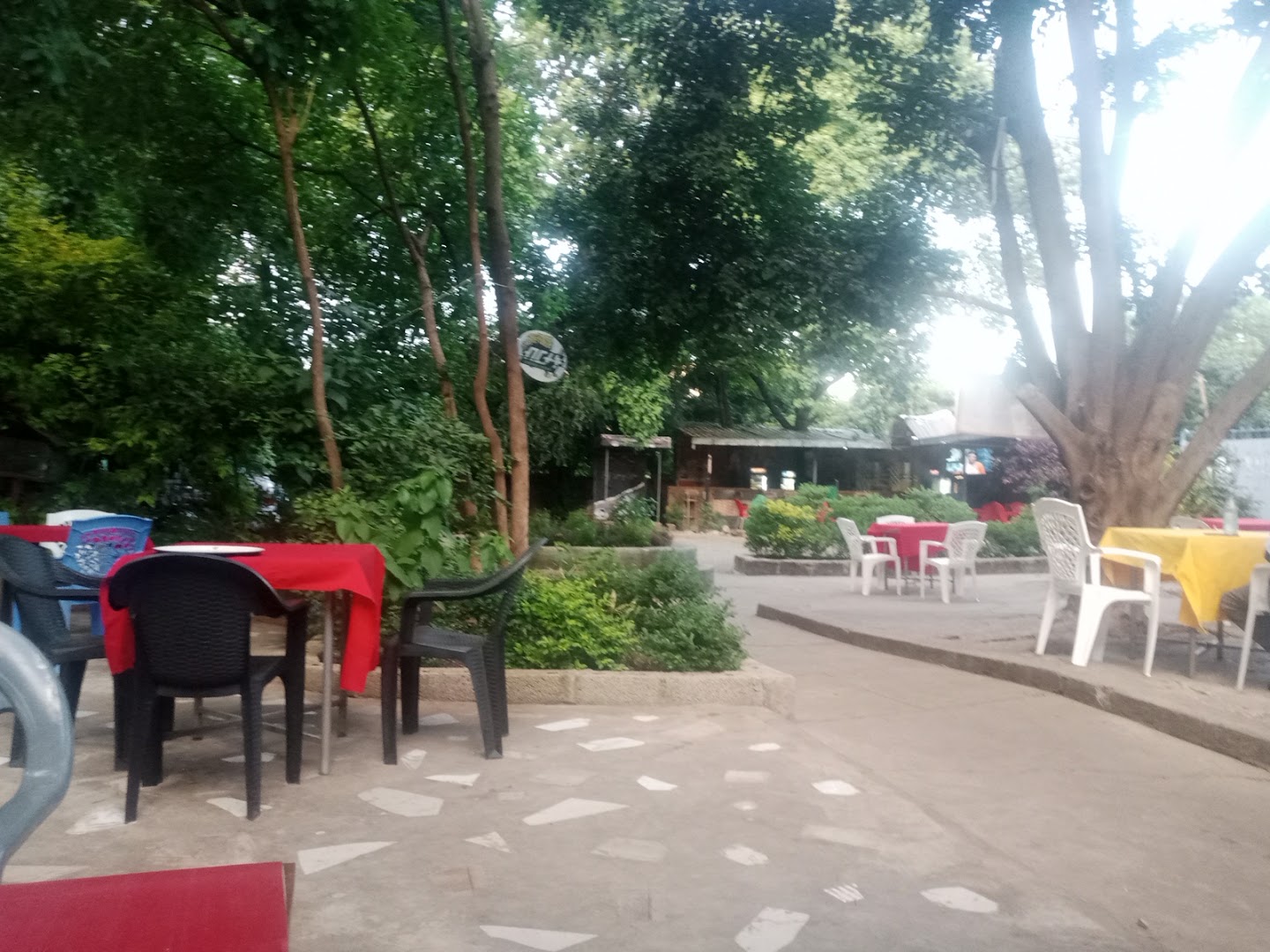 Forty Springs Hotel: pleasant outdoor dining area