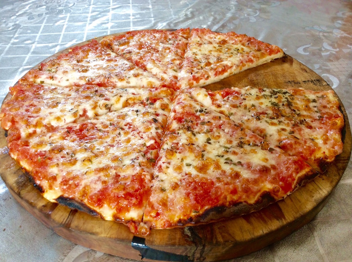 Roza Pizza: appetizing photo of restaurant pizza