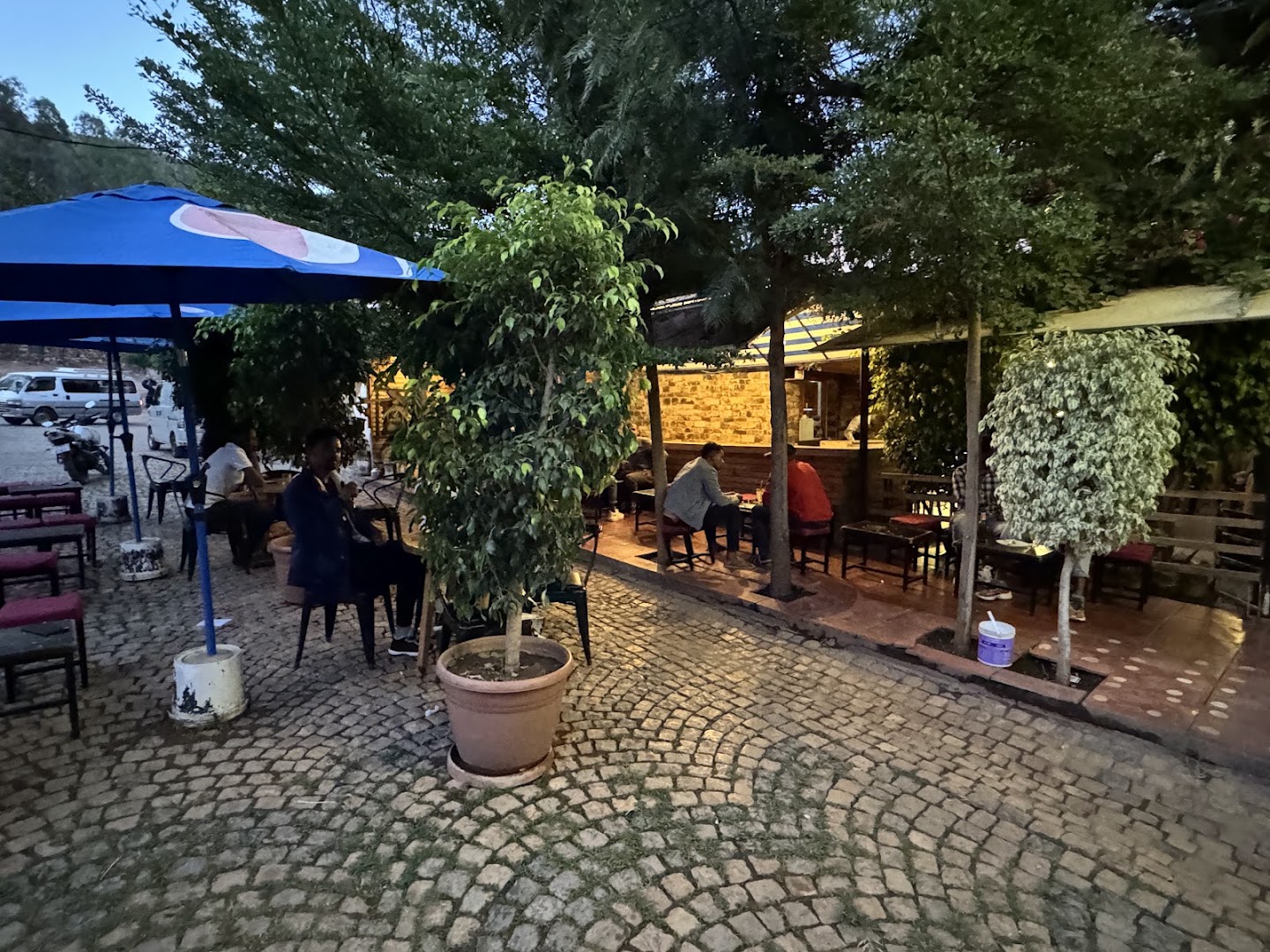 Kuda Juice & Pizzeria: clear shot of restaurant terrace