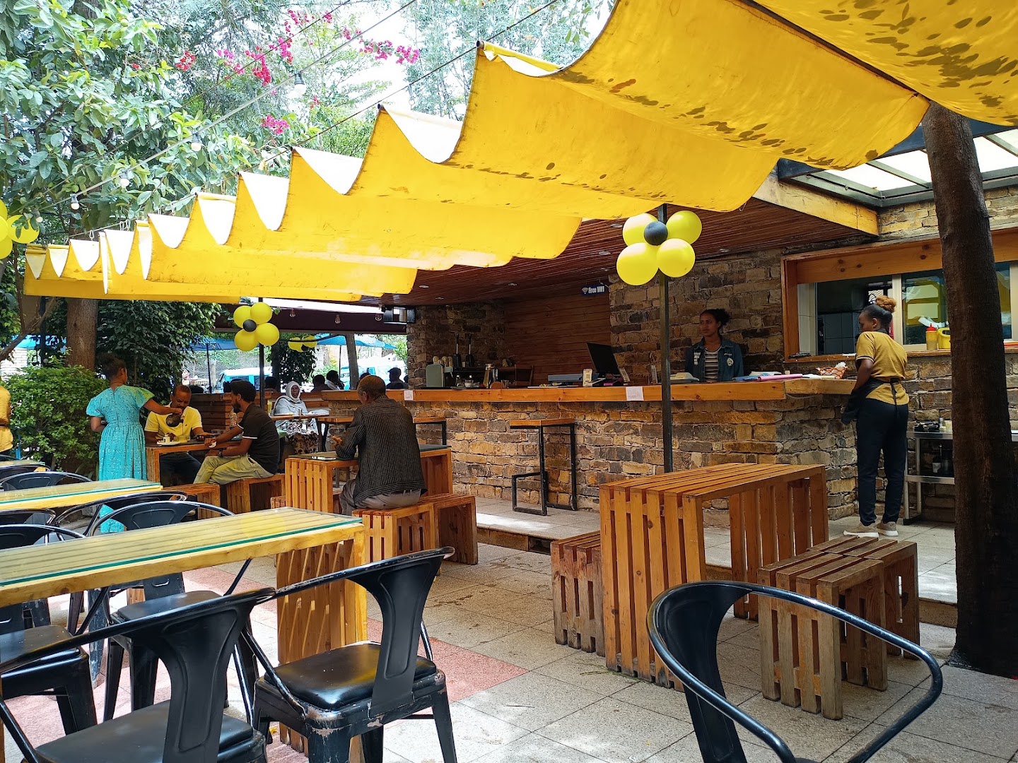 Kuda Juice & Pizzeria: inviting and clear restaurant atmosphere