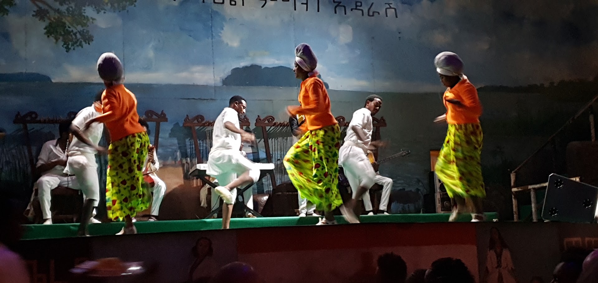 Checheho Cultural Restaurant: authentic cultural performance atmosphere