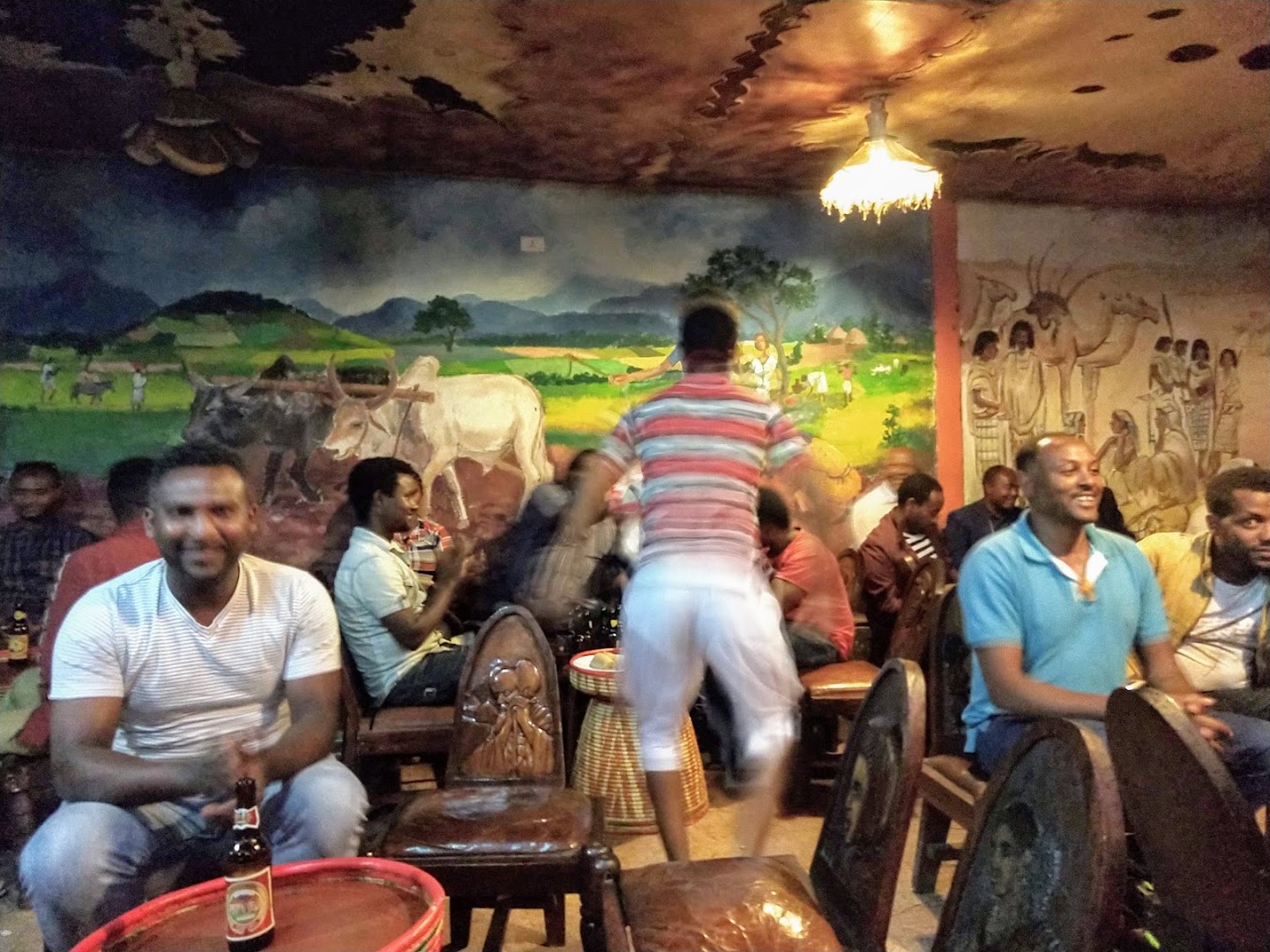 Checheho Cultural Restaurant: authentic restaurant atmosphere