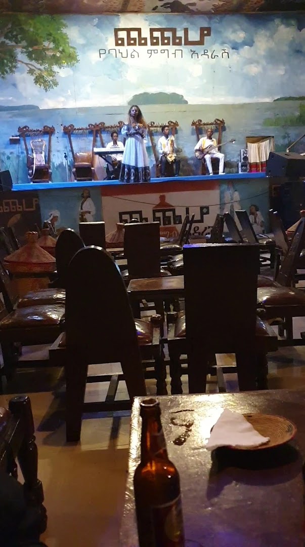 Checheho Cultural Restaurant: authentic cultural dining atmosphere
