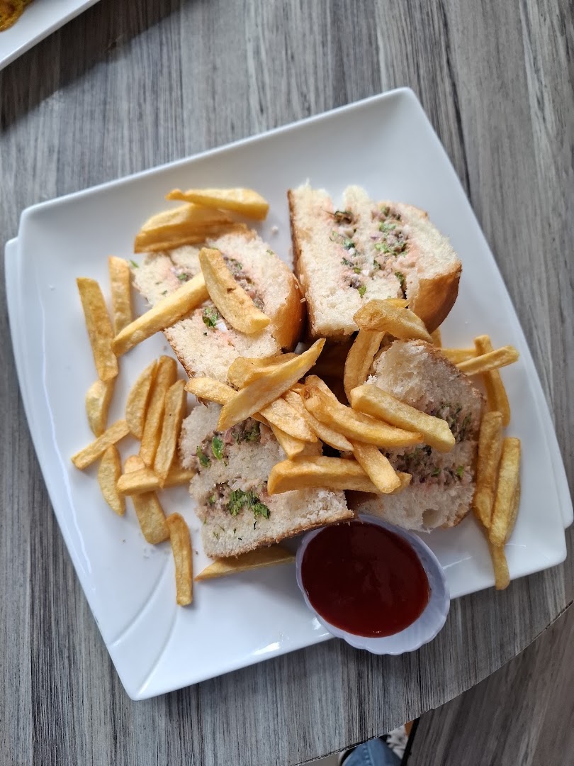 Hella Coffee ሄላ ቡና: appetizing photo of served food