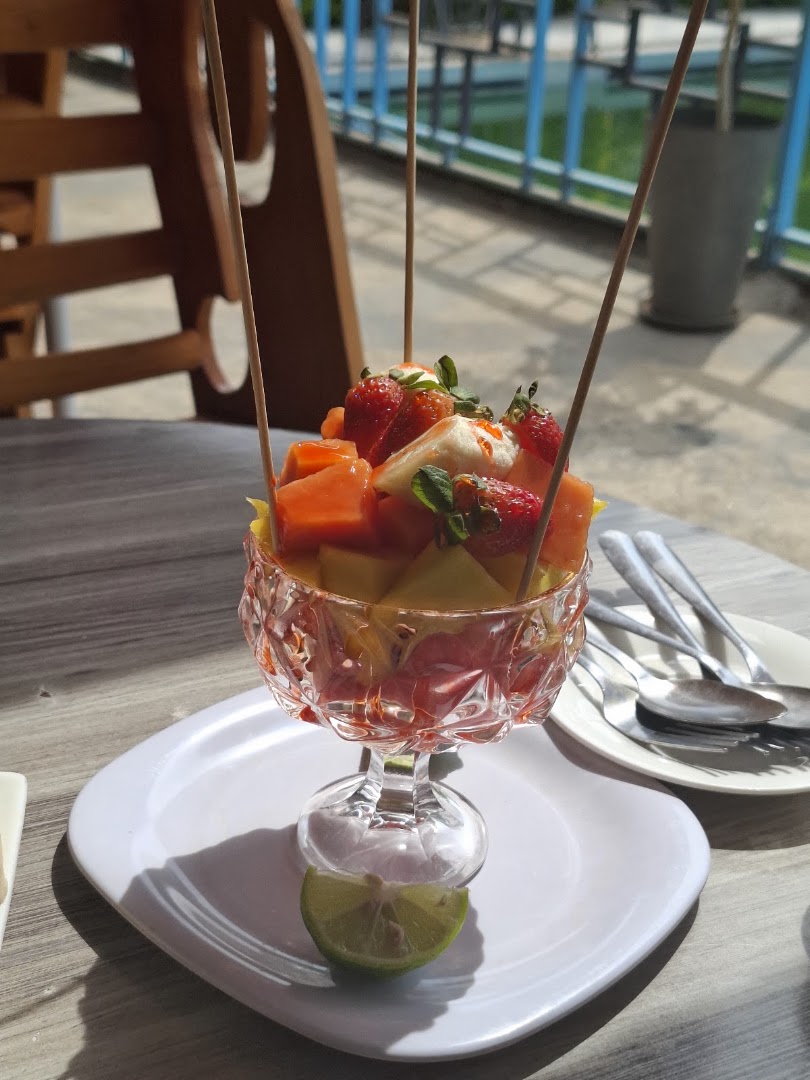 Hella Coffee ሄላ ቡና: appetizing photo of fresh fruit