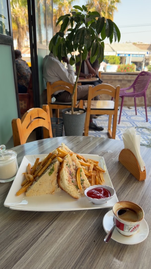 Hella Coffee ሄላ ቡና: appetizing food and pleasant atmosphere