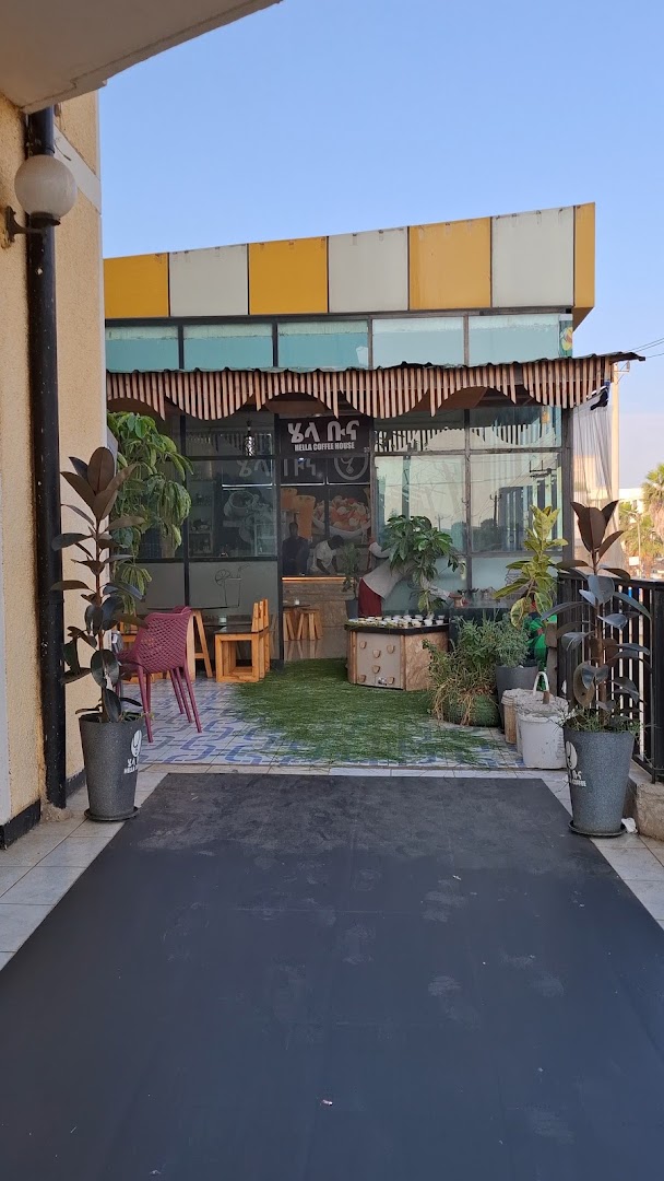 Hella Coffee ሄላ ቡና: clear view of venue entrance