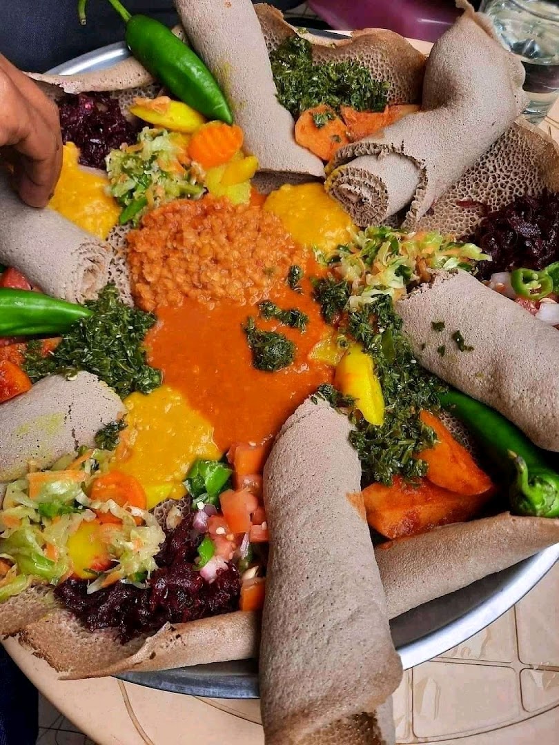 Maki Coffee ማኪ ቡና: appetizing photo of traditional food