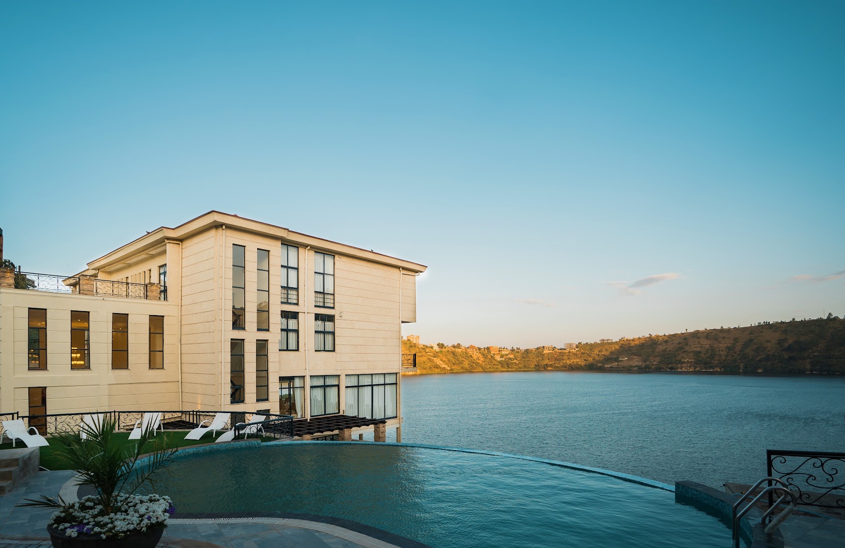 Lake Bishoftu Resort: beautiful professional exterior lake view