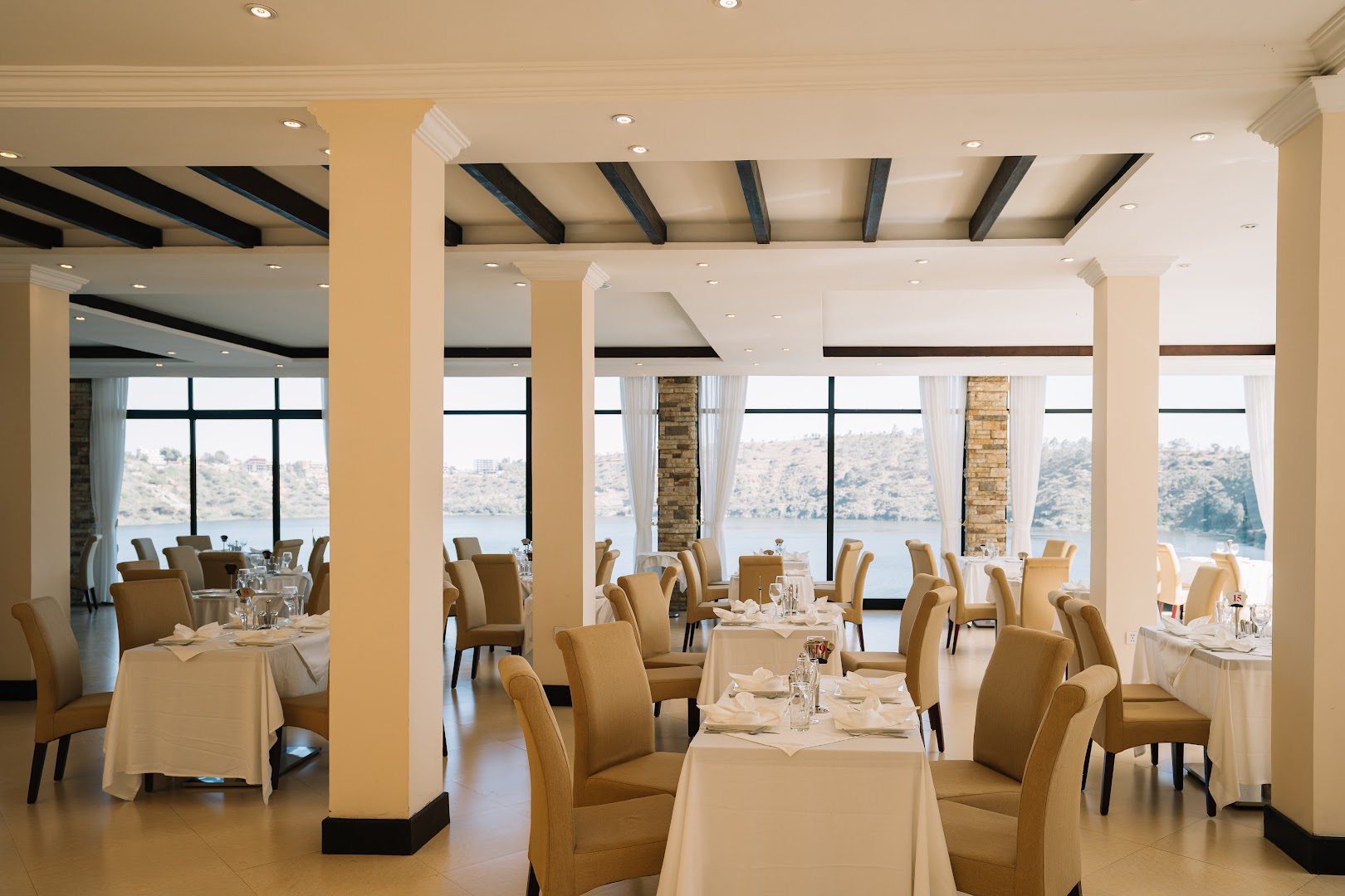 Lake Bishoftu Resort: professional photo of restaurant interior