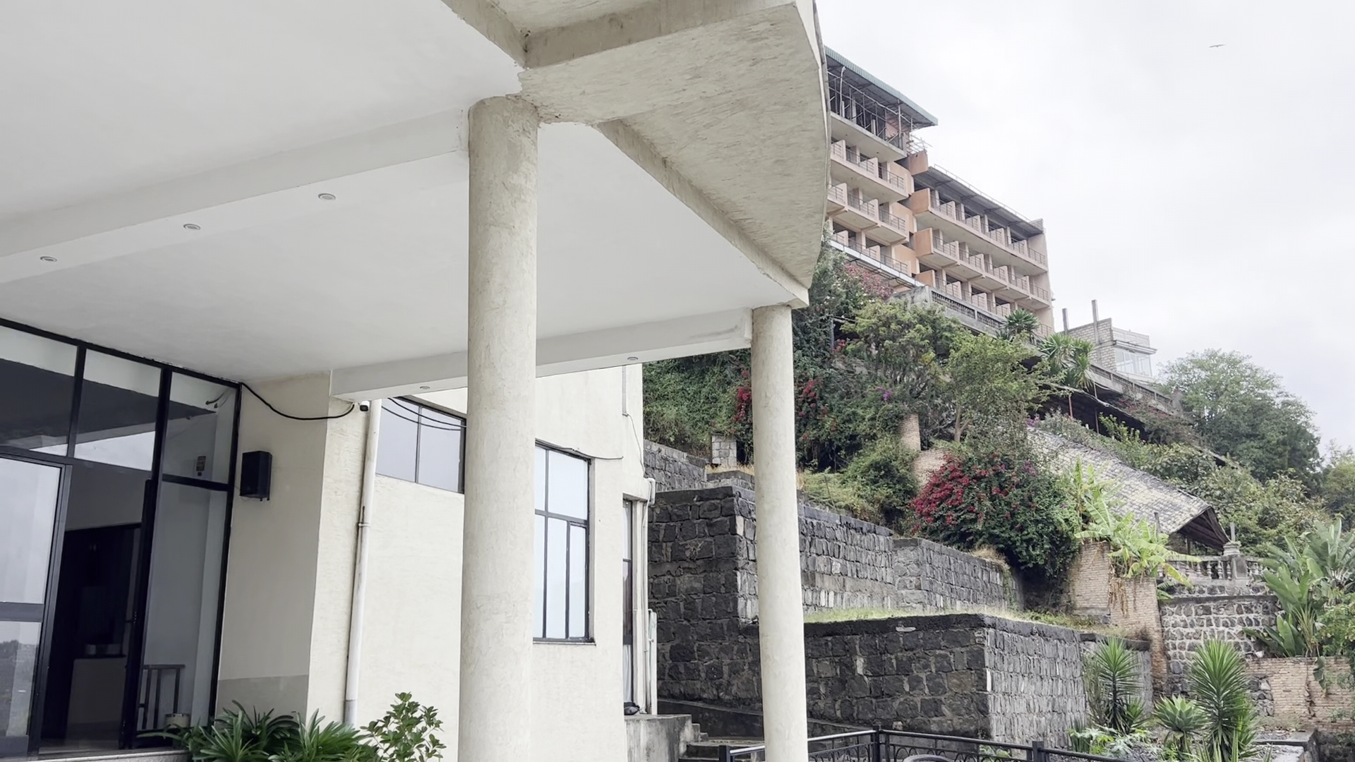 Lake Bishoftu Resort: clear exterior view of resort