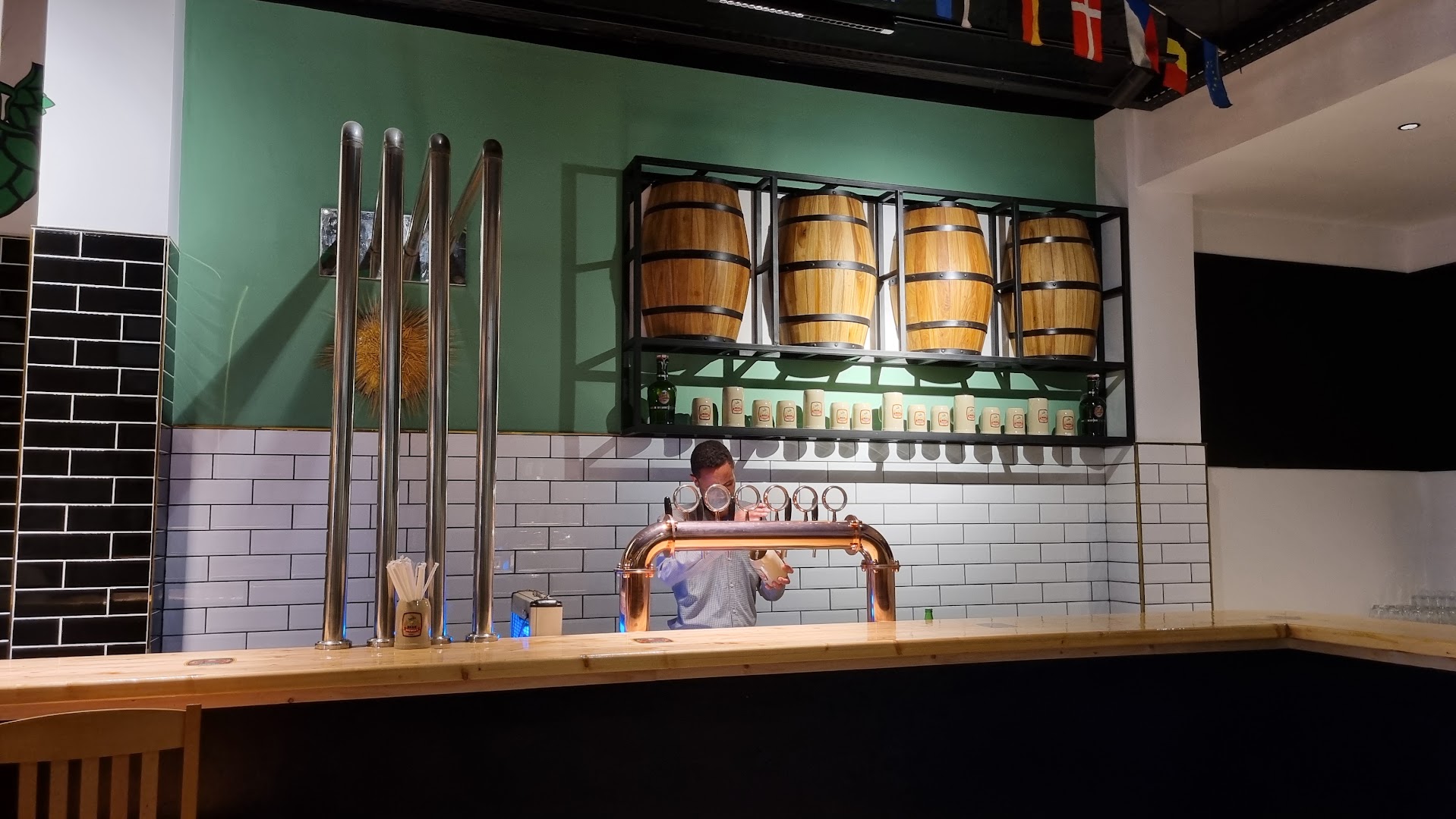Seifert Hotel: clear, professional shot of bar
