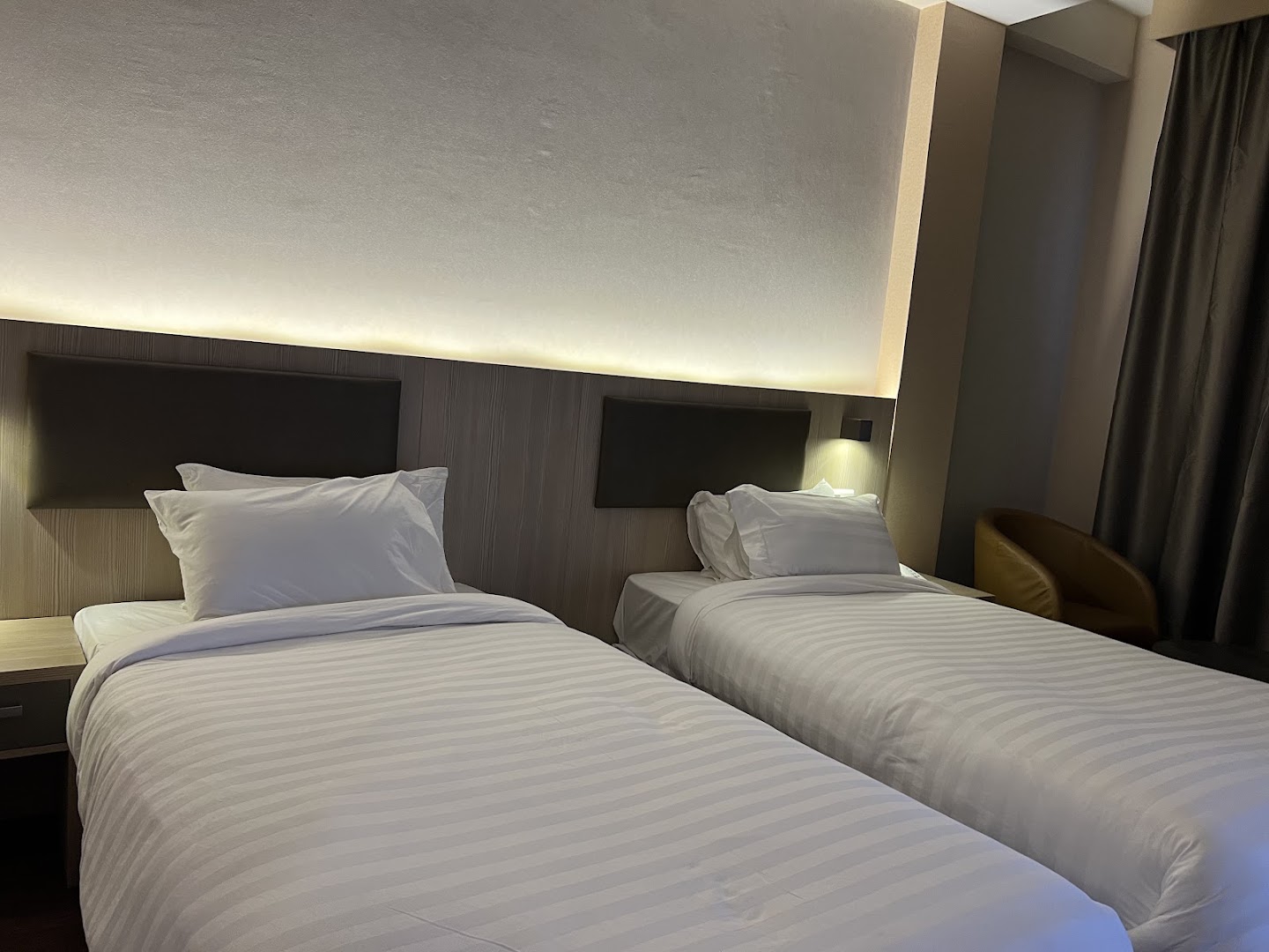 Seifert Hotel: clean, professional hotel room photo