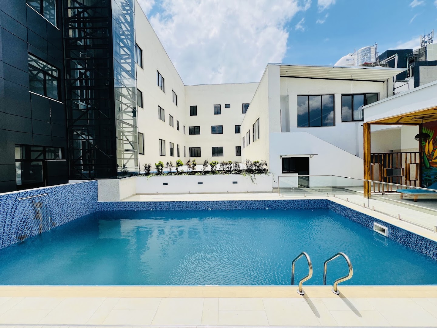 Seifert Hotel: clear photo of hotel pool