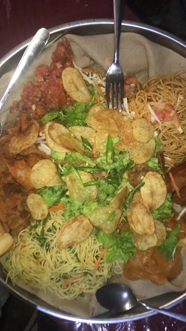 Aydi Shiro: appetizing photo of restaurant food