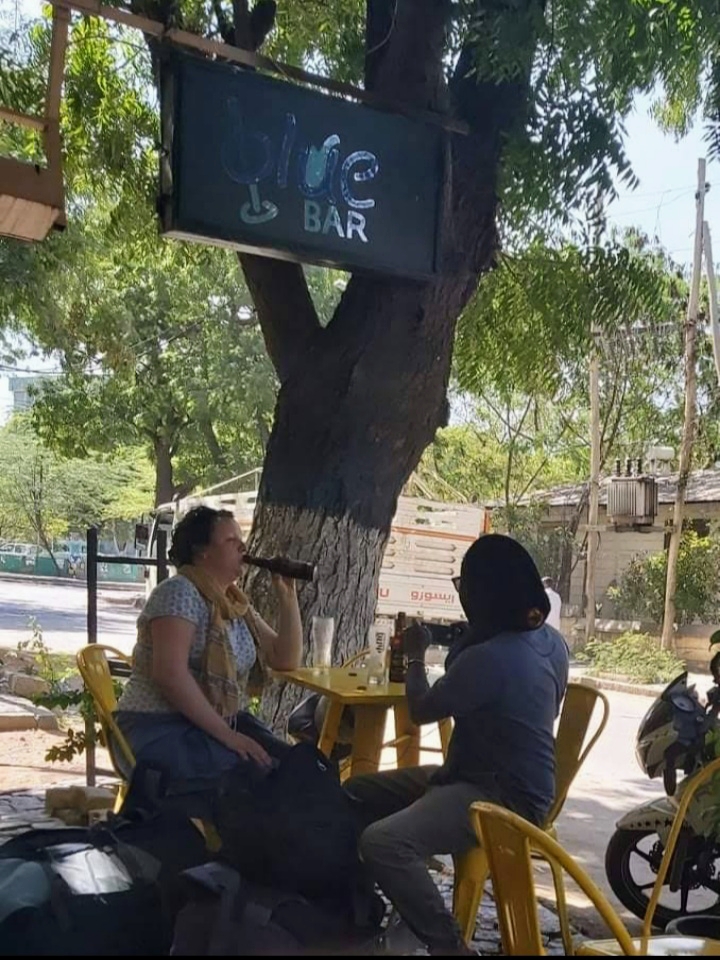 Blue Bar: atmosphere and venue signage