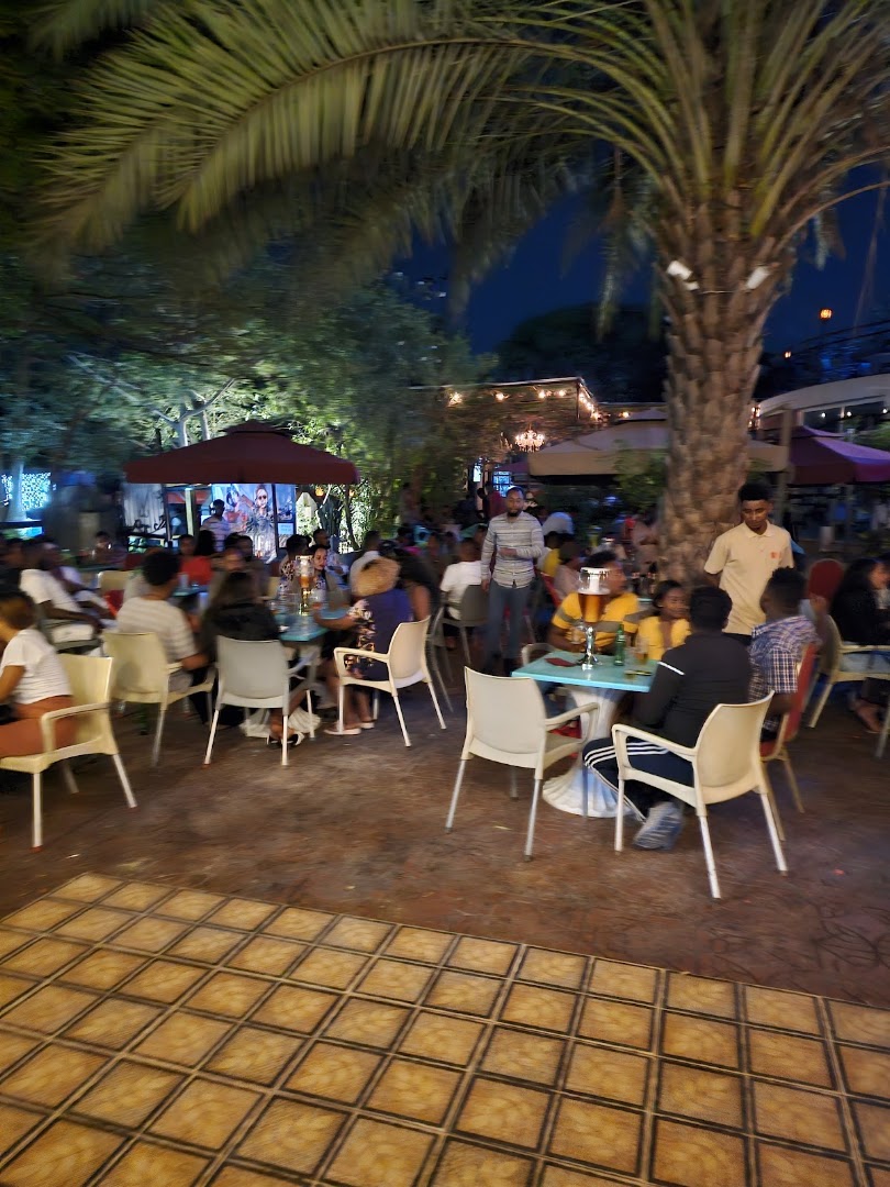 Food Zone Dire: lively restaurant atmosphere