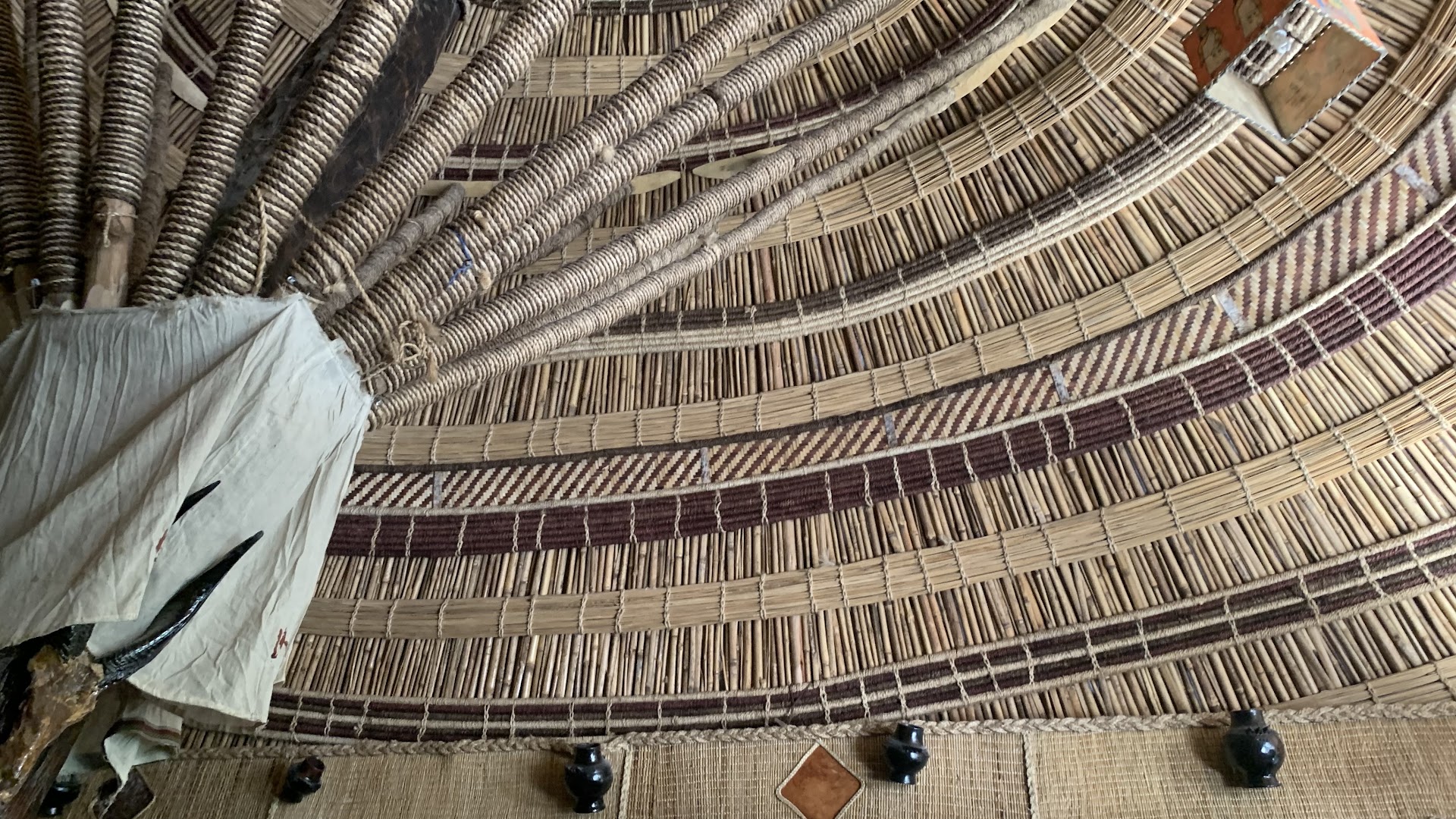 Jaley Dire Cultural Restaurant: authentic cultural interior design