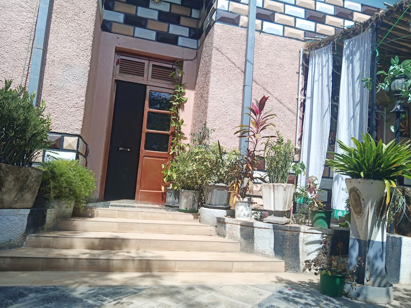 Paradiso Restaurant: clear photo of restaurant exterior
