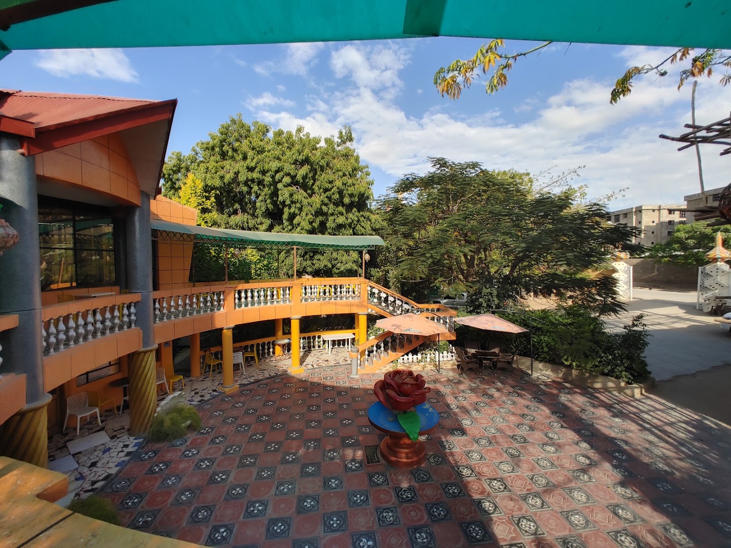 Paradiso Restaurant: clear view of restaurant exterior