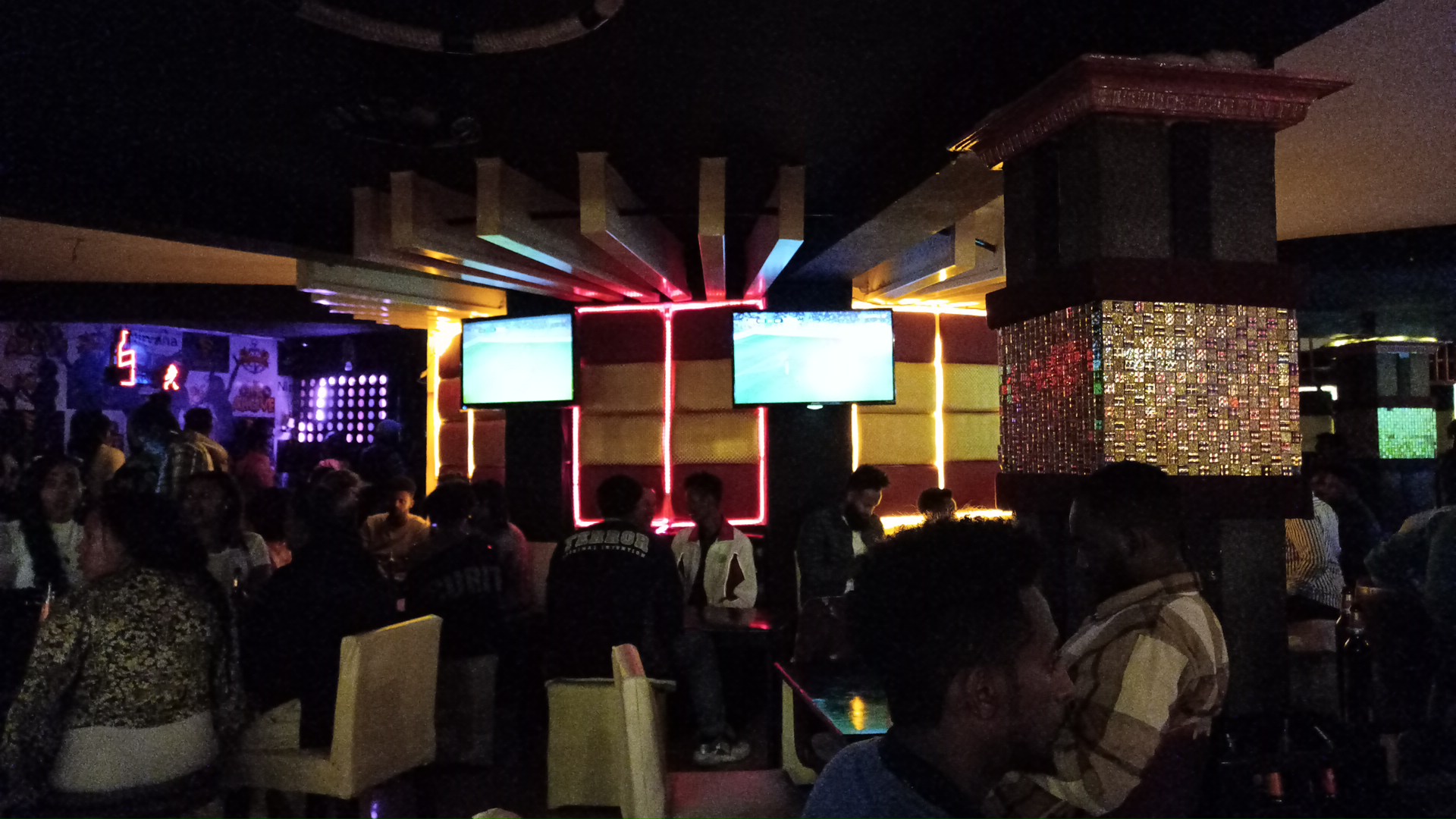 Cyclone Lounge: venue's lively atmosphere