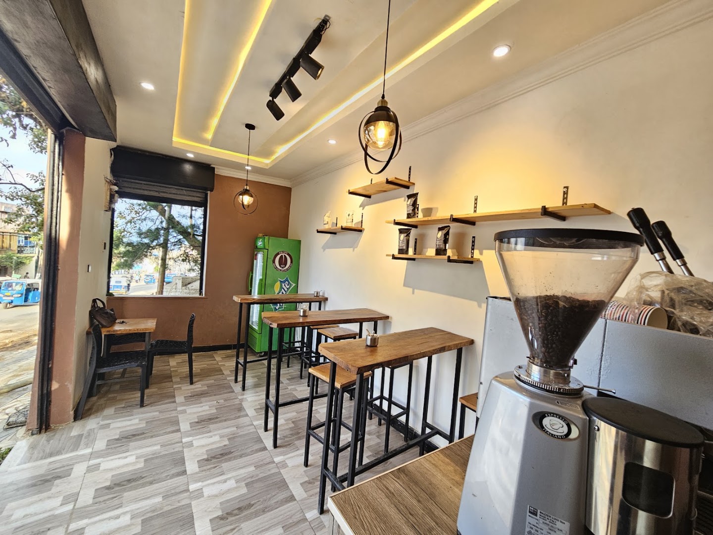 Bun Coffee Shop: clear, inviting interior atmosphere