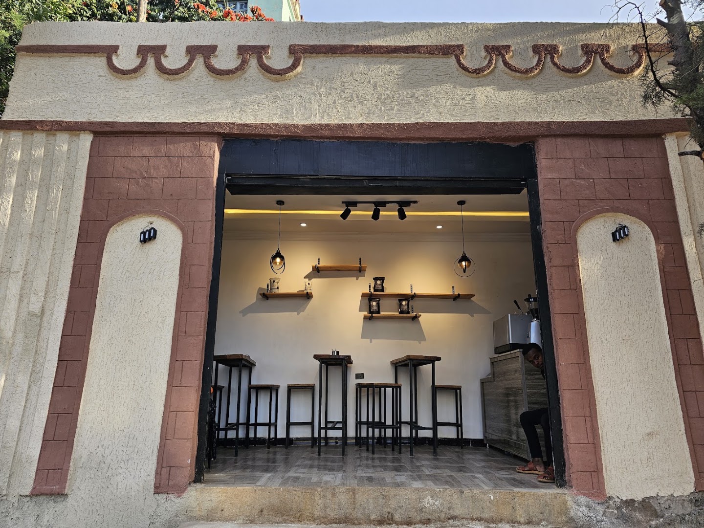 Bun Coffee Shop: clear, inviting view of interior