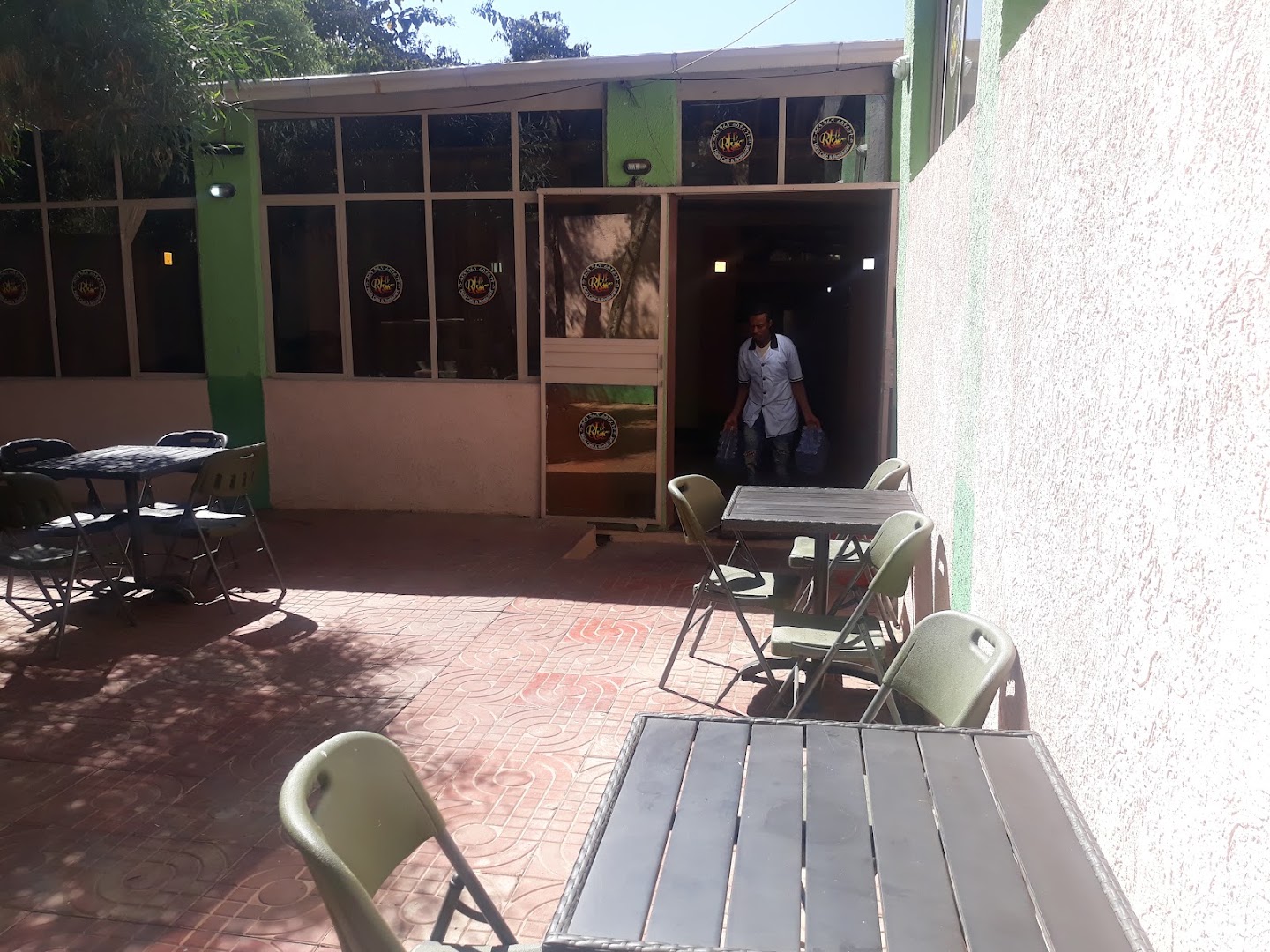 Harla Cafe: clear view of cafe terrace