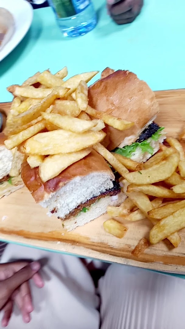 Royal Garden Cafe and Restaurant: appetizing food presentation