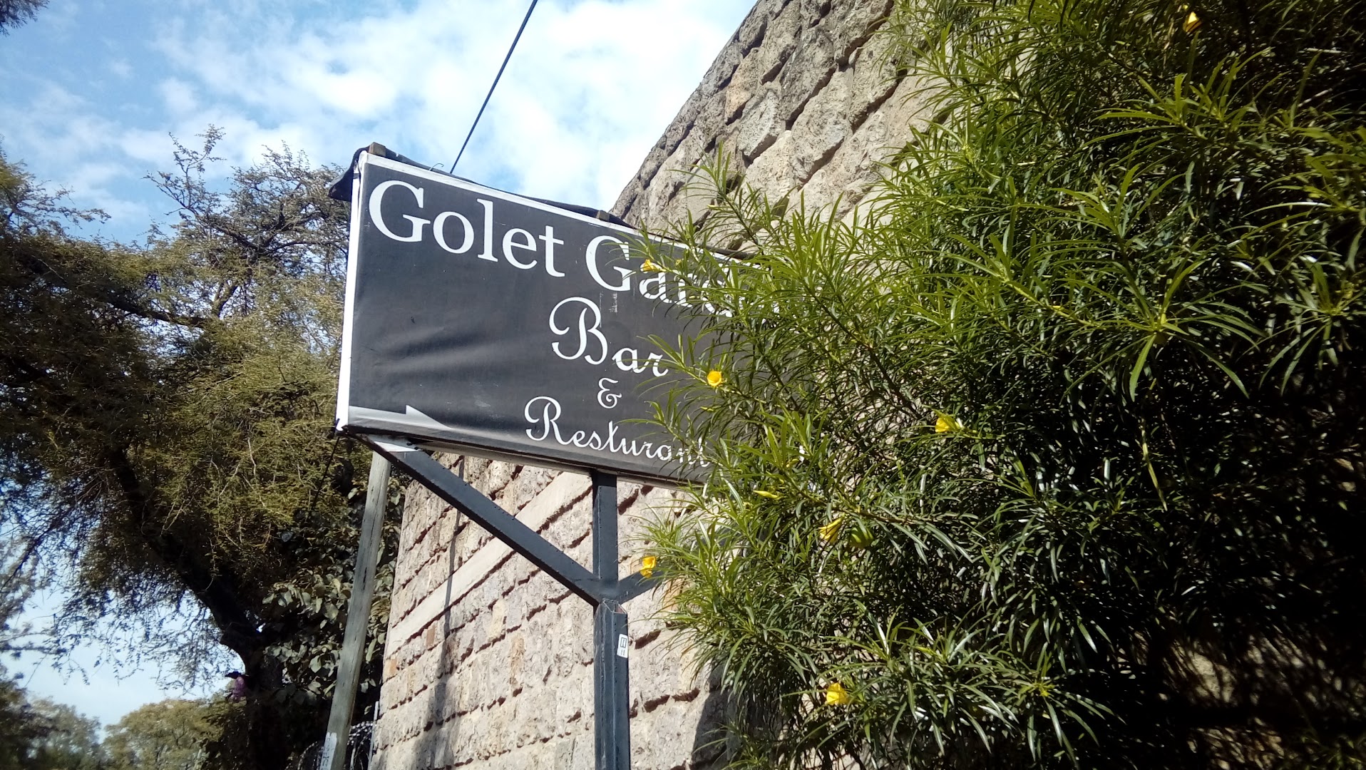 Golet Beer Garden: clear signage of the venue