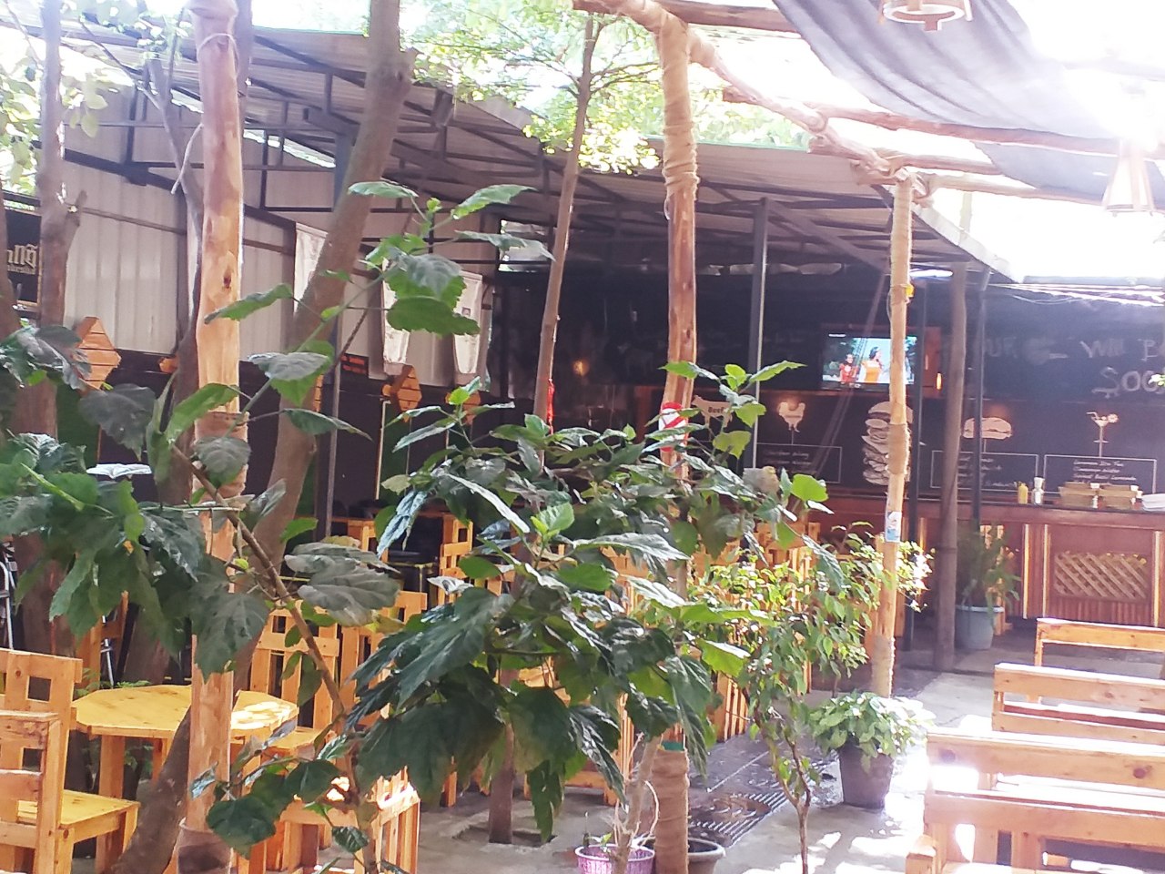 Golet Beer Garden: clear view of venue atmosphere