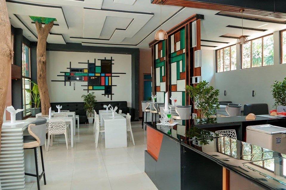 Vintage Coffee: clear, professional interior shot