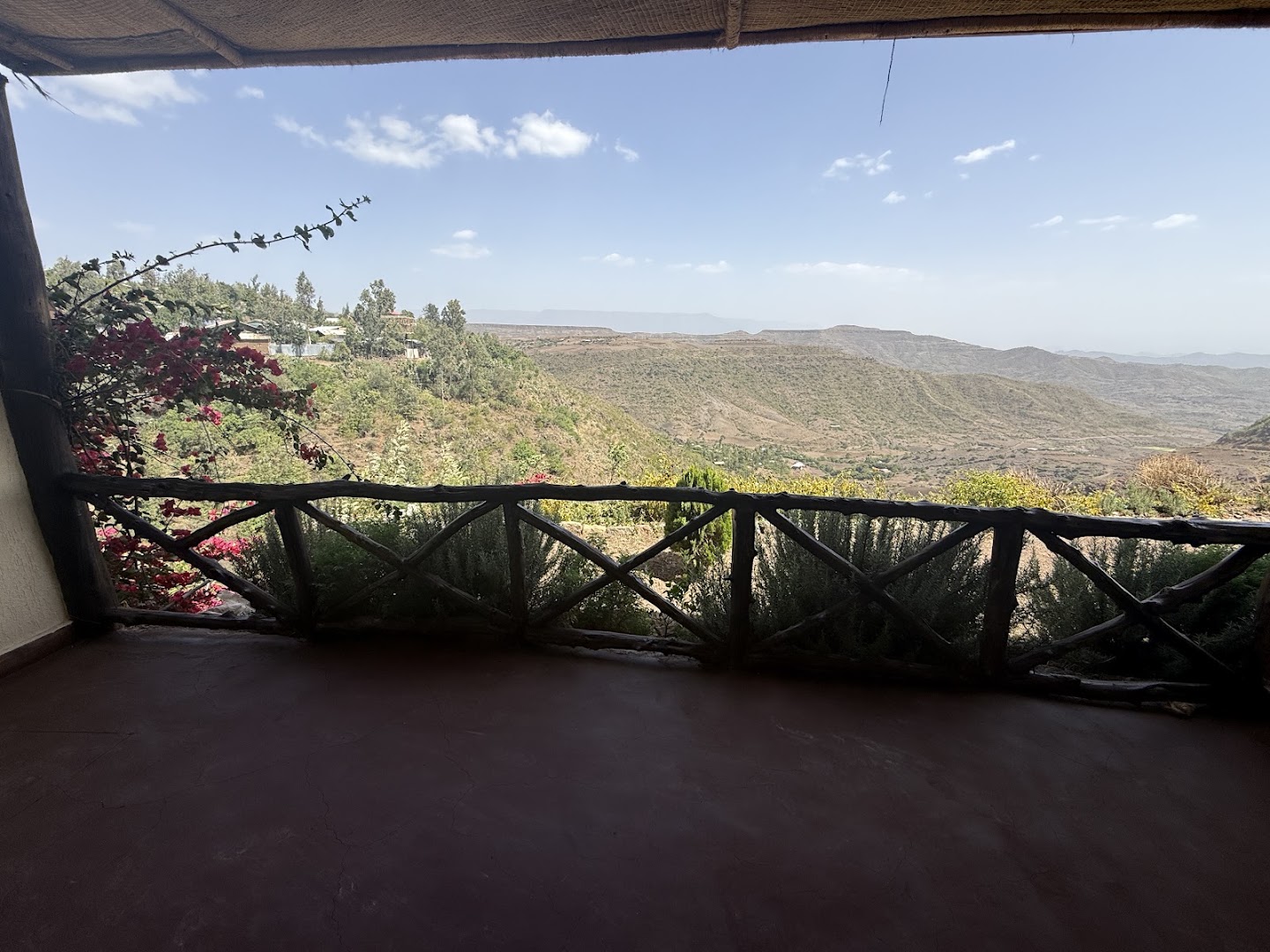 Hilltop Lodge: beautiful scenic restaurant terrace view
