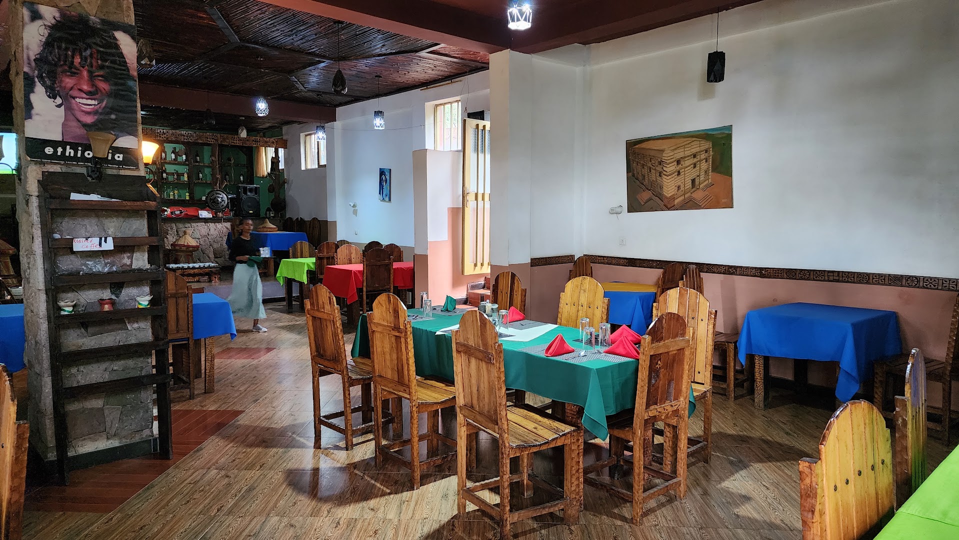 Ma'ed Lalibela Restaurant: clear photo of restaurant interior